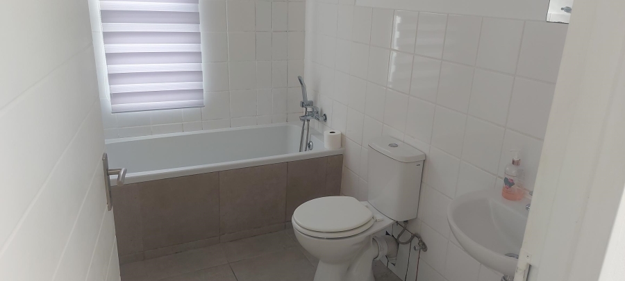 To Let 2 Bedroom Property for Rent in The Connifers Western Cape
